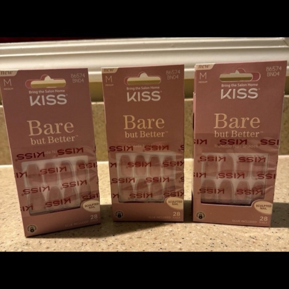 Set of 4 kiss press on nails bare but better